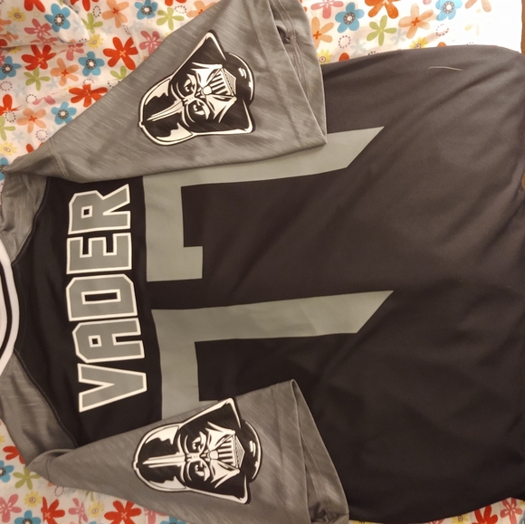 Darth Vader Jersey and two Vader mugs - Picture 2 of 6